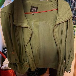 3/4 length zip up light weight olive green top